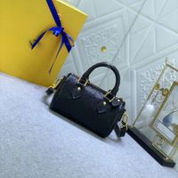 L04 Embossed Black